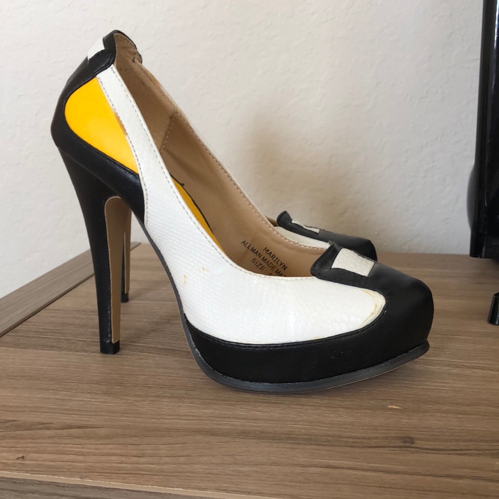 Shoe Dazzle Retros
